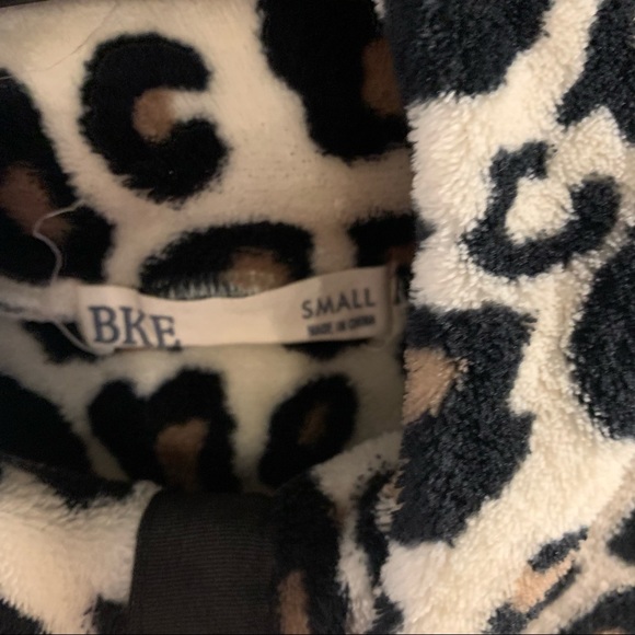 Bke Fuzzy Animal Print Fleece Pullover - Picture 3 of 4